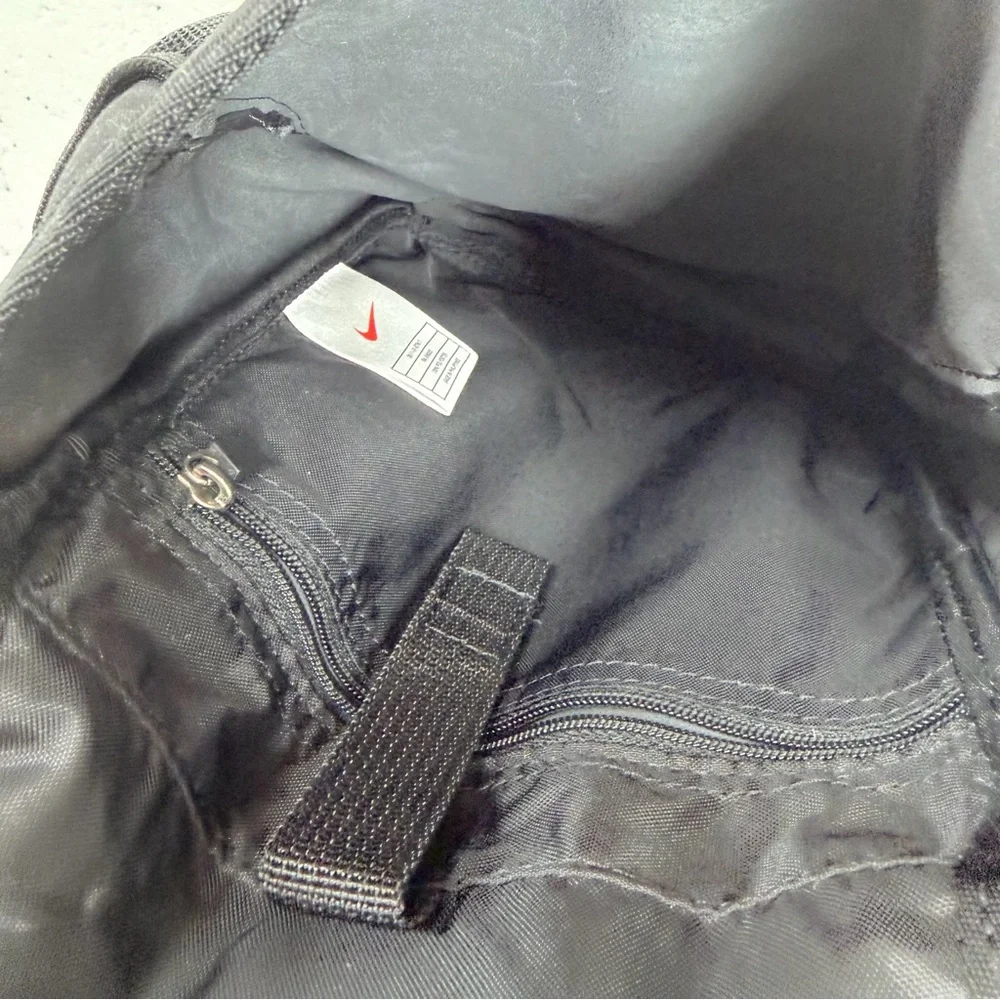 Vintage Nike Black Crossbody Sling Bag